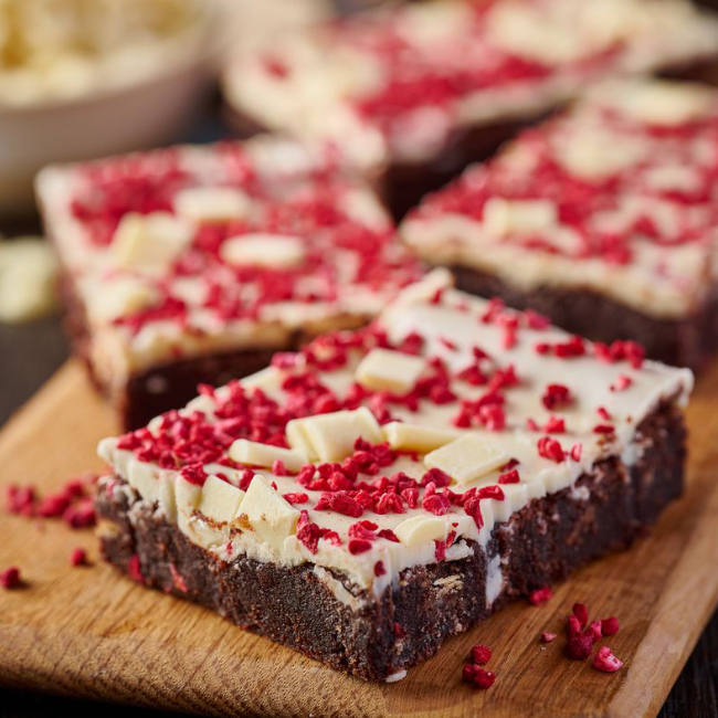Raspberry & White Chocolate Brownie Ngci Tray Cake Raspberry & White Chocolate Brownie Ngci Tray Cake