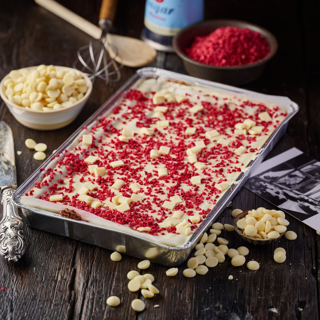 Raspberry & White Chocolate Brownie Ngci Tray Cake Raspberry & White Chocolate Brownie Ngci Tray Cake